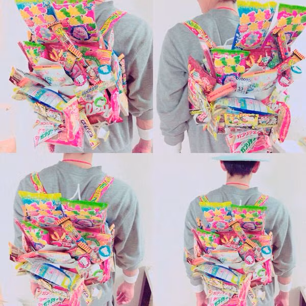 Tuy vậy, các học sinh vẫn đang rất thích thú và dường như "phát cuồng" với phong trào này. Thậm chí một số nam sinh cũng tự thiết kế, tự làm những ba lô quà vặt để khoe với bạn bè.