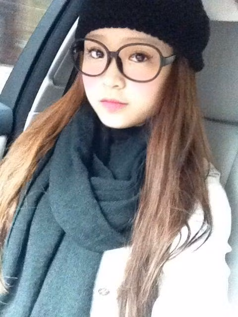 Tuy nhiên, cách đây chưa lâu, trong năm 2014, dân mạng Việt, giới trẻ bất ngờ phát hiện Huyền Baby đã lập gia đình, sinh con đầu lòng và về "ở ẩn", không còn tham gia bất cứ hoạt động nghệ thuật này. Cũng từ đây, những hình ảnh toàn khác của Huyền Baby khiến các fan, những bạn trẻ từng biết đến cô không khỏi ngỡ ngàng.