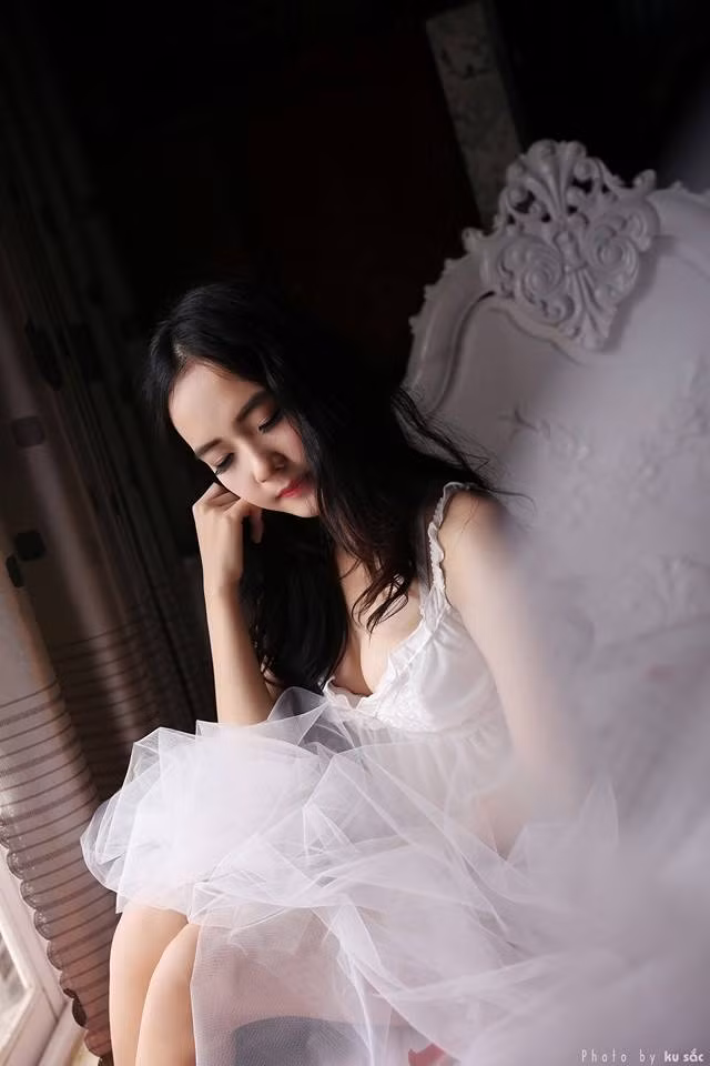 Thủy Tiên cho biết: "Ngoài nuôi heo, làm nông ra thì em cũng tự tạo cho mình một dòng kem dưỡng da độc quyền. Hai công việc này cho em thu nhập từ 50-70 triệu/tháng. Tiền này em cũng dùng để giúp ba mẹ là chính thôi".