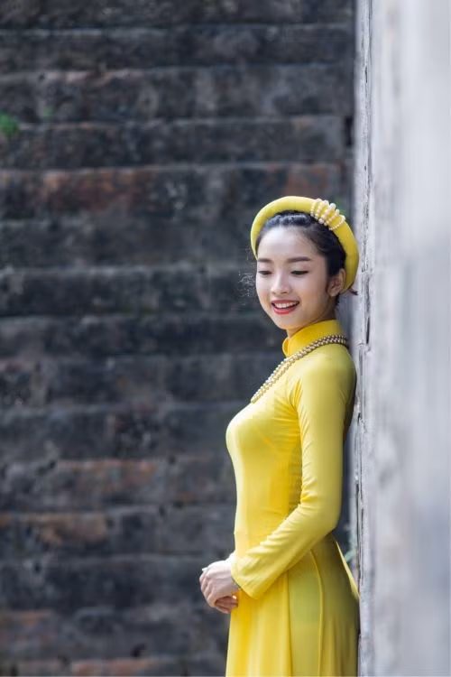 Vũ Linh với năng khiếu dẫn dắt, tài ăn nói... là gương mặt nữ MC rất đáng yêu của trường Đại học Luật, Hà Nội. Cô gái quê Nghệ An là một trong 10 gương mặt trẻ tiêu biểu của Thành phố Vinh và là một Đảng viên trẻ của trường.