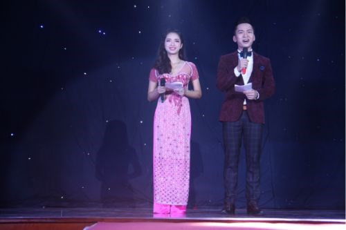 Vũ Linh đã từng lọt vào top cuộc thi Beauty of Law của trường Đại học Luật Hà Nội, chinh phục các sinh viên, khán giả bằng khả năng dẫn chương trình và múa.