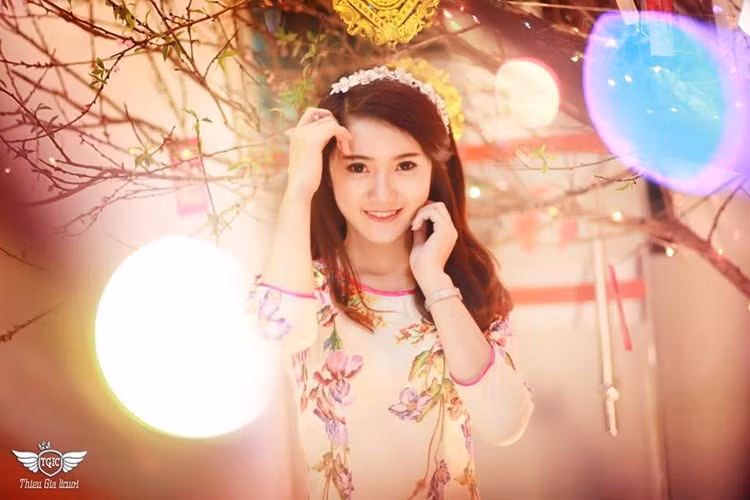 Với tài ăn nói khéo léo, giọng nói dễ nghe và tiếng hát làm mê mẩn lòng người... Kiều Oanh trong nhiều vai trò khác nhau đều chinh phục được số đông khán giả, được nhiều bạn bè đặt biệt danh "hot girl Đại học Quốc gia"