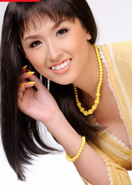 Nhung lan Mai Phuong Thuy bi nghi bom nguc, don cam-Hinh-4