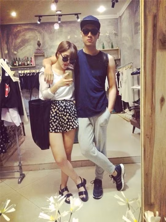 Kiên Hoàng đã không còn xa lạ gì với giới trẻ Việt khi xuất hiện trong khá nhiều bộ phim truyền hình thời gian gần đây. Heo Mi Nhon thì lại nổi lên như một hot girl cá tính, làm stylist và có gout ăn mặc, thẩm mỹ cực chuẩn. Cặp đôi đến với nhau tình cờ từ một bức ảnh nhưng sau lại rất gắn bó, yêu thương và được rất nhiều người ủng hộ.