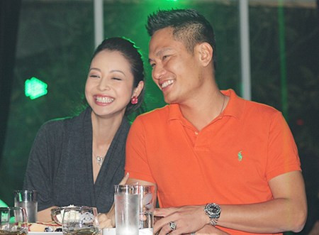 Jennifer Phạm lên xe hoa lần thứ 2 còn “đình đám” hơn lần thứ nhất. Cô lọt vào một gia đình danh tiếng trên thương trường thuộc lĩnh vực công nghệ là FPT. Bà Trương Thị Thanh Thanh, mẹ chồng cô là phó giám đốc Chi nhánh FPT TP.HCM và hiện đang giữ chức phó chủ tịch Hội đồng quản trị Tập đoàn FPT. Bà đứng thứ 5 trong danh sách những người phụ nữ Việt Nam giàu nhất năm 2012 với tổng tài sản 576 tỷ VNĐ. Bản thân chồng Jenifer Phạm cũng là một doanh nhân giỏi giang, thành đạt.