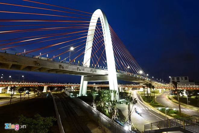 Theo ông Huỳnh Đức Thơ, Chủ tịch UBND TP Đà Nẵng, việc hoàn thành cầu vượt ngã ba Huế góp phần việc giảm thiểu ùn tắc và tai nạn giao thông tại đoạn giao giữa quốc lộ 1A với đường sắt Bắc Nam.