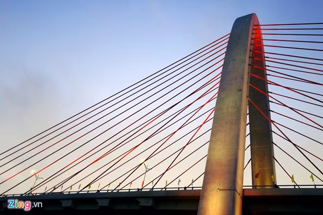 Điểm nhấn kiến trúc của dự án là trụ tháp hình Linga cao 65 m và vòng xuyến là Yoni, tượng trưng cho dương và âm.