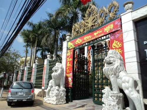 Nữ đại gia Diệu Hiền "nổi như cồn" sau khi tổ chức đám cưới đình đám cho con trai với MC Quỳnh Chi.