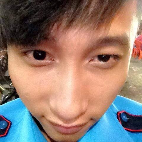 Đang làm công việc bảo vệ ở TP HCM nhưng thời gian gần đây, dân mạng để ý thấy Viễn Thiện có nhiều thay đổi về hình ảnh, phong cách bản thân và càng ngày càng giống Sơn Tùng MTP hơn.