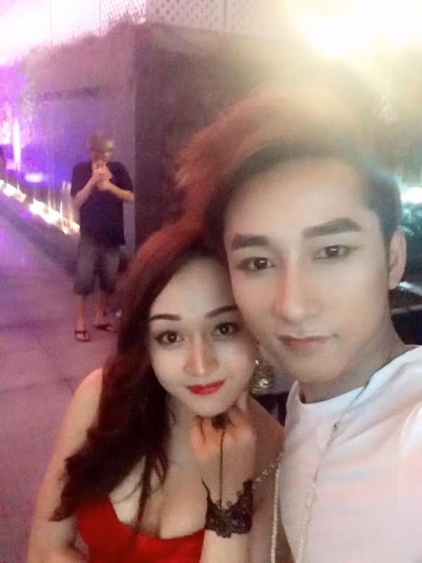 Xem những hình ảnh này, rất nhiều người lầm tưởng Tô Tường Vy chụp ảnh với ca sĩ Sơn Tùng MTP, nhưng thực chất, chàng trai trong ảnh là Võ Viện Thiện, người "nổi tiếng" cách đây không lâu với biệt danh bản sao Sơn Tùng MTP.