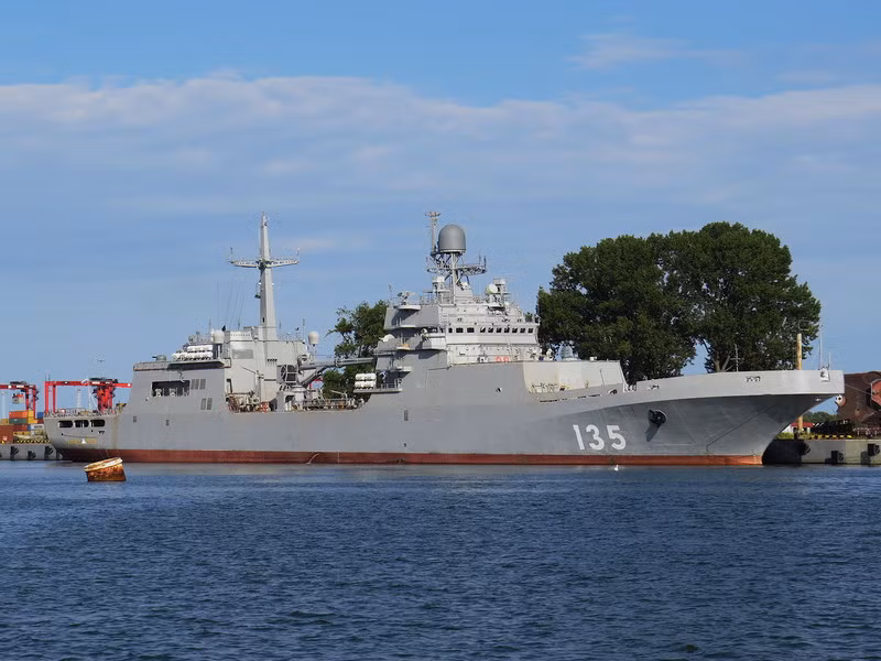 Tàu đổ bộ Ivan Gren có lượng giãn nước tiêu chuẩn 5.080 tấn, toàn tải 6.000 tấn, dài 120m, rộng 16m. Nguồn ảnh: Therusnew