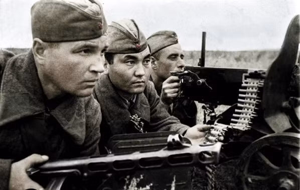 Phân đội súng máy Maxim của Hồng quân Liên Xô. Nguồn ảnh: English-Russia