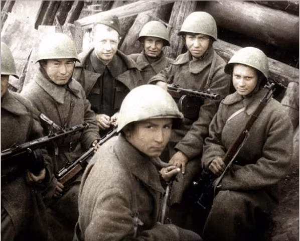 Nụ cười mỉm của các chiến sĩ bộ binh Hồng quân Liên Xô tại mặt trận Stalingrad ác liệt. Nguồn ảnh: English-Russia