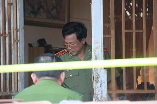 Thiếu tướng Phan Chí Thanh, Giám đốc Công an tỉnh trực tiếp có mặt xuyên suốt để chỉ đạo các đơn vị nghiệp vụ khám nghiệm hiện trường