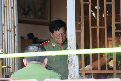 Thiếu tướng Phan Chí Thanh, Giám đốc Công an tỉnh Long An trực tiếp đến hiện trường chỉ đạo công tác điều tra.