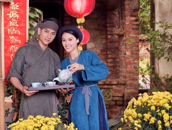 Cặp đôi Isaac và Hạ Vi thân thiết bên nhau