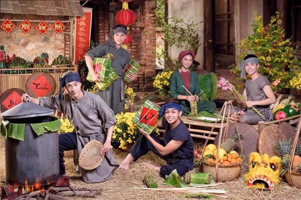 Để chụp được bộ hình, ekip của “đả nữ” đã tốn 2 ngày thiết kế dàn dựng và vận chuyển cả tấn rơm và các đạo cụ từ miền tây lên.