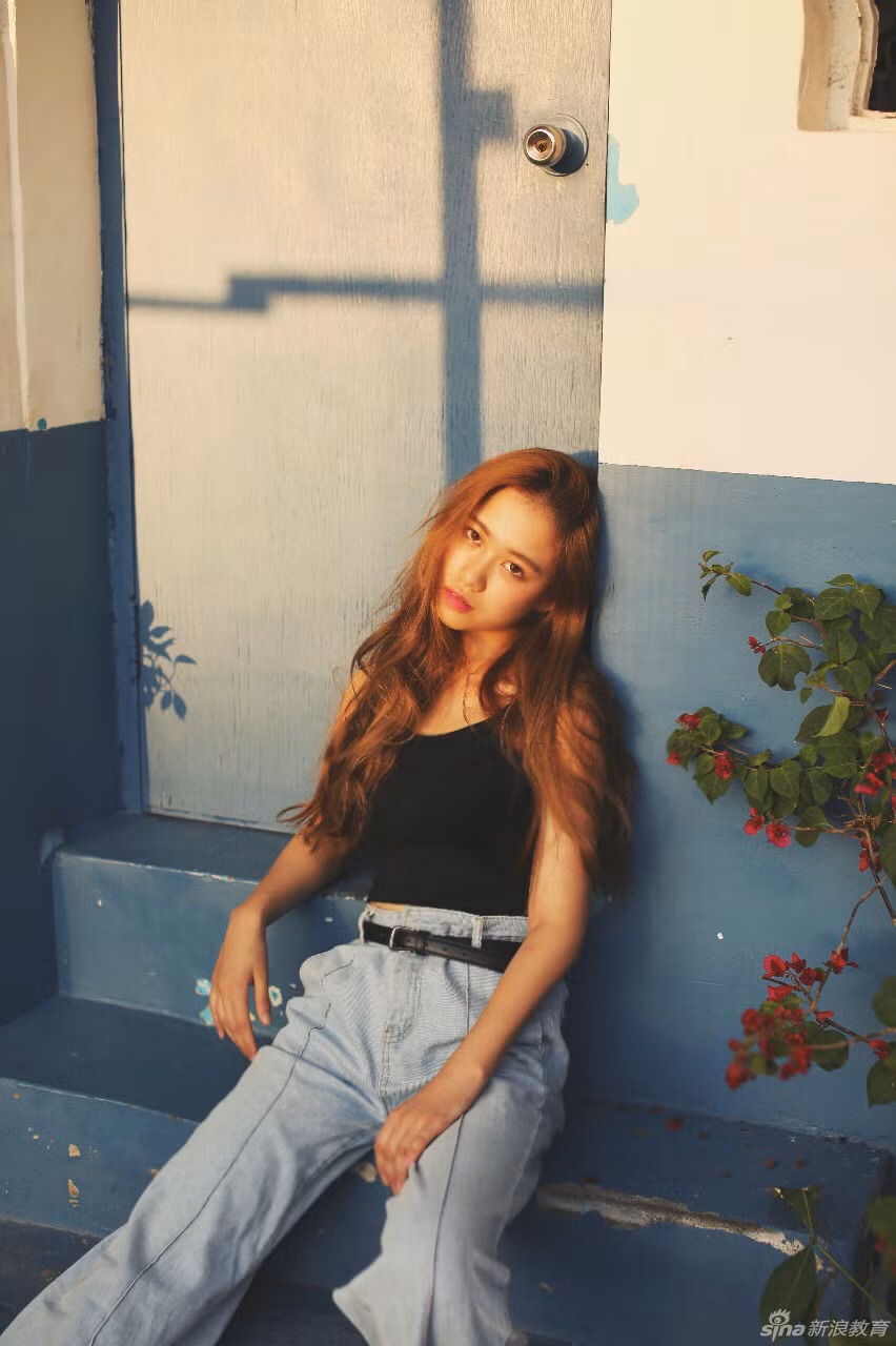 Nhận thức được lợi thế của mình nhưng ngoài việc chăm chỉ làm mẫu, Khang Du Thiến vẫn đảm bảo việc học tập của mình ở trường.