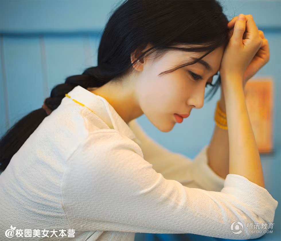 Với nhan sắc và tài năng cùng tinh thần ham học hỏi, nhiều người tin rằng tương lai, hot girl sinh năm 1995 này sẽ còn tiến xa.