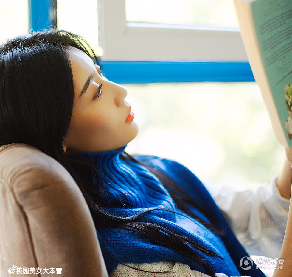 Dù ở bất kỳ góc độ nào, hot girl trường kịch cũng đẹp hoàn hảo.