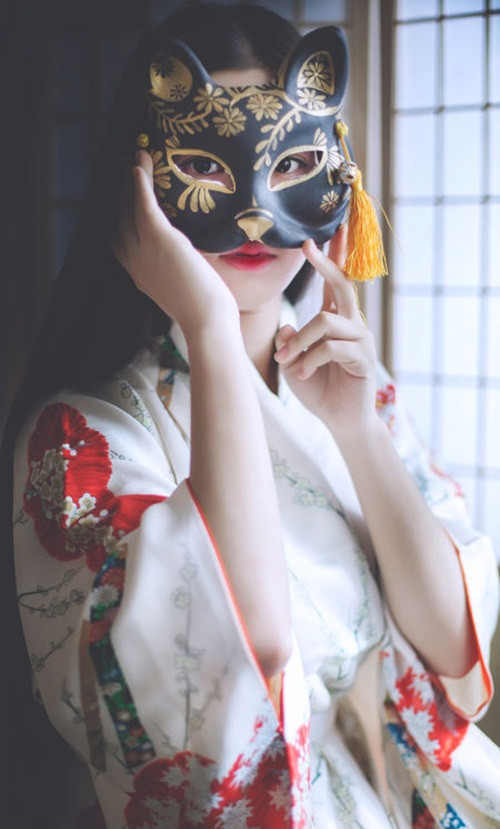 Trên trang cá nhân, Dương Khả cũng thể hiện rõ quan điểm cầu tiến của mình: "Không sợ những người có tài năng thiên phú, chỉ sợ những người vốn đã có tài năng thiên phú lại chăm chỉ, cần cù hơn mình".