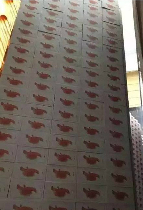 Những bức ảnh tường Iphone 6s này đang lan truyền rất nhanh trên mạng. Rất nhiều người đã bày tỏ sự ngưỡng mộ với nhân viên Tencent.