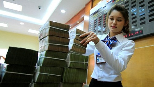 Nhiều ngân hàng thưởng Tết cho nhân viên vài tháng lương. Ảnh: Như Ý.