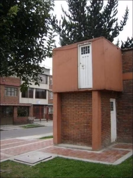 Không thể tin nổi có một thiết kế vô tác dụng như thế này. Tuy vậy đây là hình ảnh hoàn toàn có thật, không phải là một trò đùa lắp ghép hình ảnh vui nhộn.