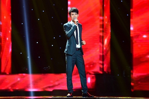 Thí sinh Nguyễn Duy cũng nhận được 4 nút vàng.