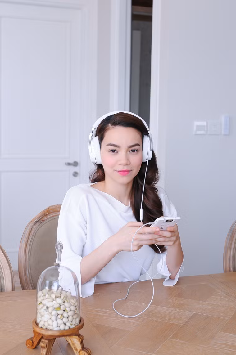 Ngay từ đầu cuộc thi, việc Hồ Ngọc Hà ngồi ghế nóng The Remix đã trở thành một sức hút thú vị cho chương trình.