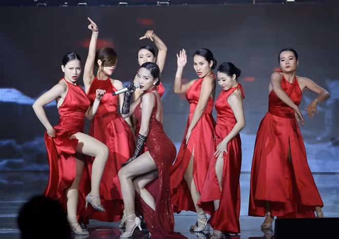 The Remix: Isaac bat ngo but pha, vuot mat Son Tung MTP-Hinh-4