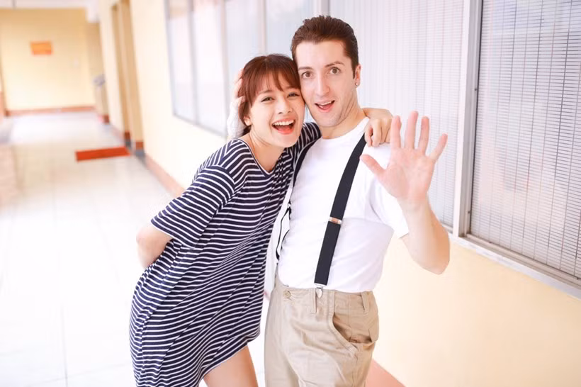 Nét đáng yêu, hồn nhiên của Chi Pu cùng với việc sở hữu lượng fan đông đảo khiến cô nhiều lần thoát khỏi vòng nguy hiểm để bước vào bán kết "Bước nhảy hoàn vũ".