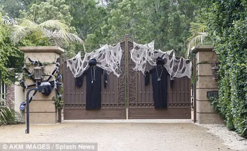 Hình ảnh ghê rợn khiến khách đến nhà phải run rẩy. Ảnh: DM.