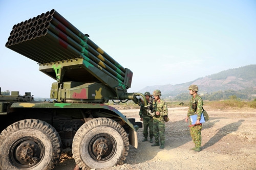  Pháo phản lực BM-21 của Lữ đoàn 368 cơ động vào vị trí, chuẩn bị chiến đấu.