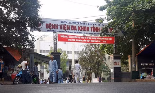 Bat bac si Hoang Cong Luong vi vi pham quy dinh kham chua benh-Hinh-2