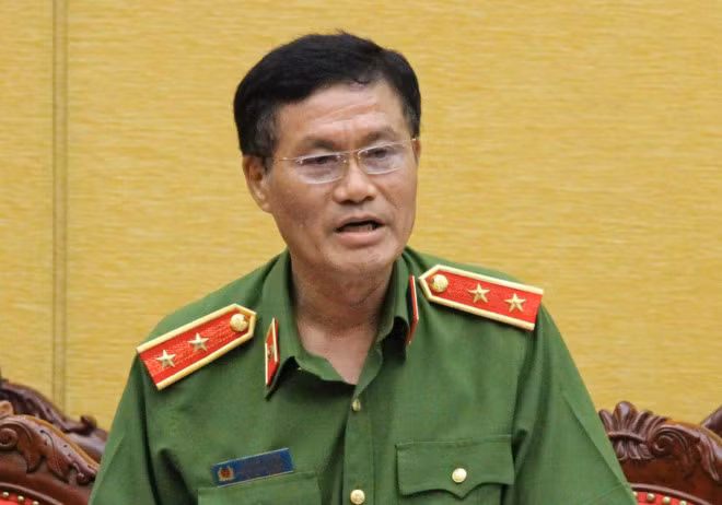 Bat bac si Hoang Cong Luong vi vi pham quy dinh kham chua benh