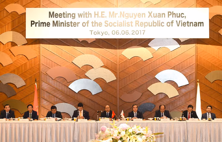 VOV đưa tin, sáng 6/6, theo giờ địa phương, tại Tokyo, Nhật Bản, Thủ tướng Nguyễn Xuân Phúc đã có buổi làm việc với gần 60 doanh nghiệp Nhật Bản trong lĩnh vực công nghệ thông tin và một số lĩnh vực khác. Ảnh: VOV.