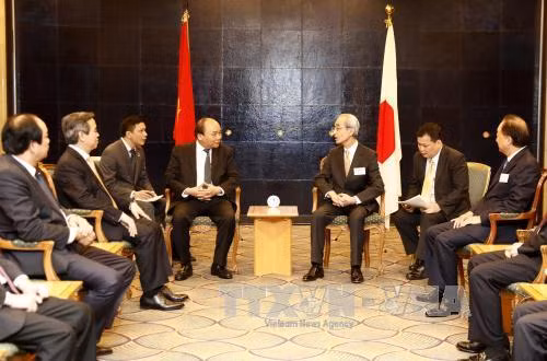 Sau đó, Thủ tướng Nguyễn Xuân Phúc, Bộ trưởng Bộ Kế hoạch và Đầu tư Nguyễn Chí Dũng, Bộ trưởng Công thương Trần Tuấn Anh đã có cuộc đối thoại, trao đổi với các nhà đầu tư Nhật Bản. Ảnh: TTXVN-VNA.