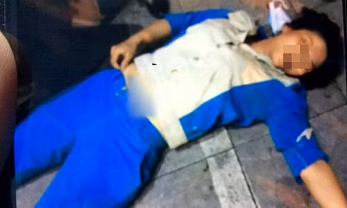 Nguoi hanh hung nhan vien moi truong co the bi phat ra sao?