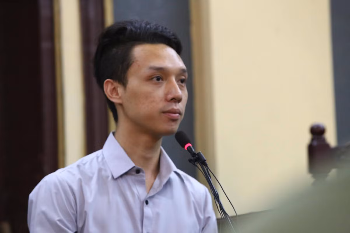 Trước đó, dù bị HĐXX triệu tập lên tòa nhiều lần nhưng Lữ Minh Nghĩa (hành nghề nhiếp ảnh tự do và cùng cư ngụ với Nguyễn Đức Thùy Dung tại chung cư Imperia, Q.2 trước khi bị cáo này và Phương Nga bị bắt) đều không xuất hiện. Trong lần xuất hiện tại phiên xử hôm 27/6, Nghĩa đã khai nhiều chi tiết mới. Ảnh: Vietnamnet.