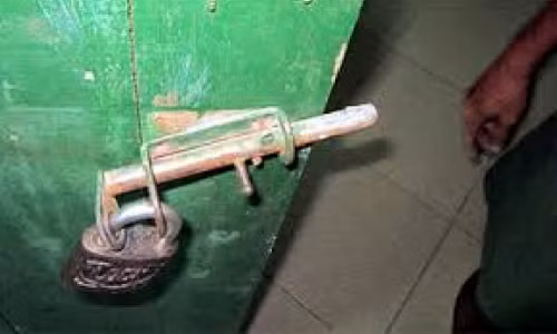 Ke la len vao phong hiep dam, cuop tai san cua co gai