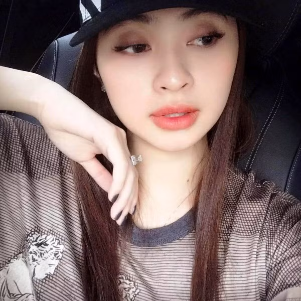 Trước khi sa ngã vào con đường buôn bán chất cấm, hotgirl này từng đóng nhiều MV ca nhạc, chụp ảnh thời trang... Ảnh: Facebook.