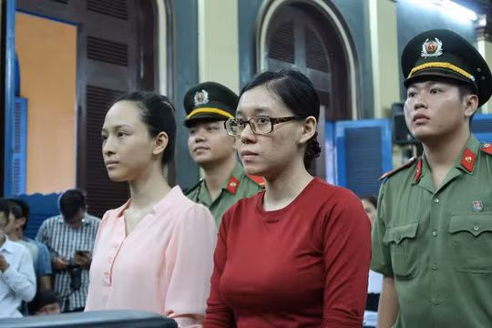 Trước đó, các luật sư bảo vệ cho bị cáo Phương Nga đã kiến nghị thay đổi biện pháp tạm giam đối với Phương Nga và bị cáo Nguyễn Đức Thùy Dung. Ảnh: Người lao động.