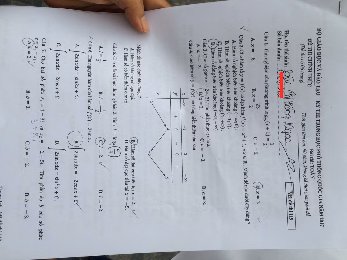 Thí sinh Nguyệt Hà và Minh Hiền (trường THPT M.V. Lômônôxốp Hà Nội) cho rằng: "Đề toán không quá khó và 90 phút là đủ cho thí sinh làm bài. Tuy nhiên, vì thi trắc nghiệm nên phải cẩn thận không tô nhầm ô và không bỏ sót câu nào. Ngoài ra, trước khi nộp bài thì cần kiểm tra lại bài một lần thật kỹ".