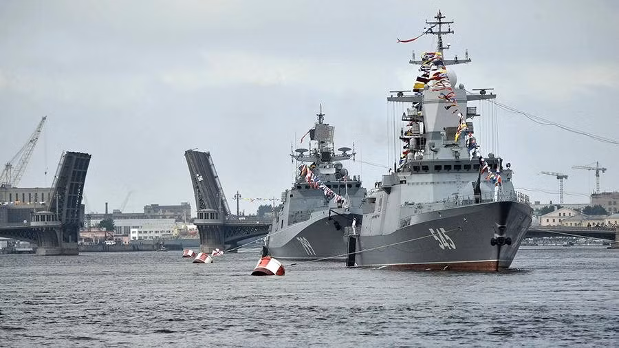 Những tuyên bố của nhà lãnh đạo Nga về việc tăng cường lực lượng hải quân được đưa ra trong bối cảnh NATO dưới sự lãnh đạo của Mỹ không chỉ áp sát biên giới trên bộ của Nga mà còn tăng cường sự hiện diện mang tính gây hấn ở Biển Đen, vốn được coi là tuyến hải giới giữa Nga và NATO.
