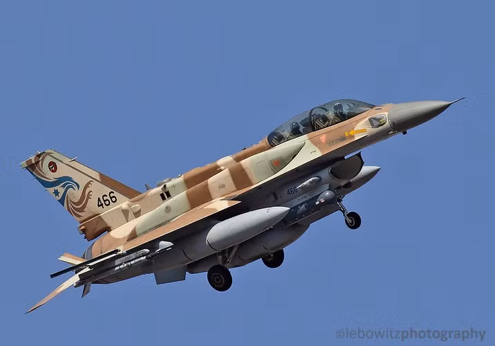 Trang Avia của Nga vào hôm 24/12 đã đưa ra thông báo rằng trong cuộc oanh kích xuống lãnh thổ phía Nam Syria rạng sáng 23/12, một chiến đấu cơ (khả năng cao là tiêm kích F-16) của Không quân Israel đã bị bắn hạ.