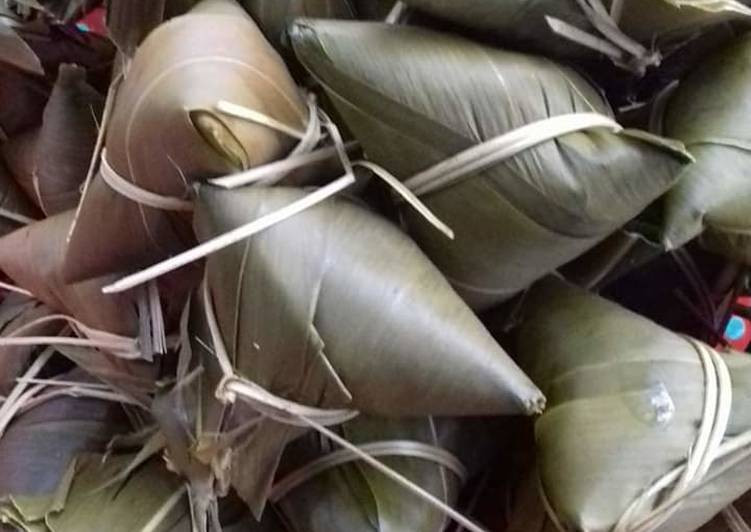 Trong tiếng Tày, cooc mò có nghĩa là sừng bò, vì lẽ đó bánh mới có tên gọi lạ lùng như vậy. Ảnh: cpcdn.