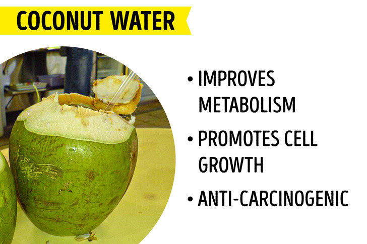 Nước dừa cũng là loại đồ uống không thể bỏ qua nếu bạn muốn “phanh” quá trình lão hóa của mình.