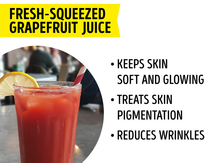 Nước ép bưởi chứa nhiều vitamin C, không chỉ làm giảm nếp nhăn mà còn làm cho làn da của bạn trông đầy đặn và trẻ trung hơn.