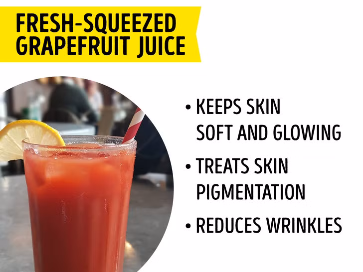 Nước ép bưởi chứa nhiều vitamin C, không chỉ làm giảm nếp nhăn mà còn làm cho làn da của bạn trông đầy đặn và trẻ trung hơn.
